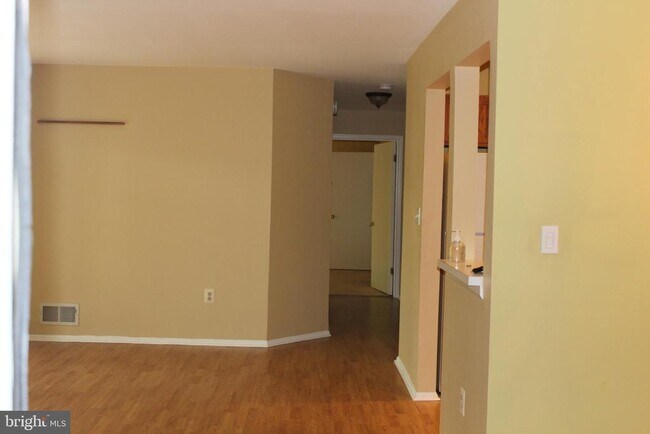 Building Photo - 84 Cheverny Ct