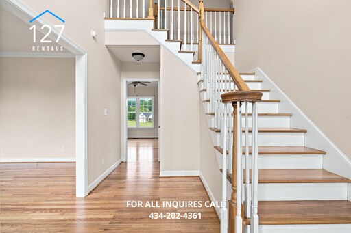 Foto del edificio - Comfortable & Stunning 4-Bedroom House in Prime Forest Location!