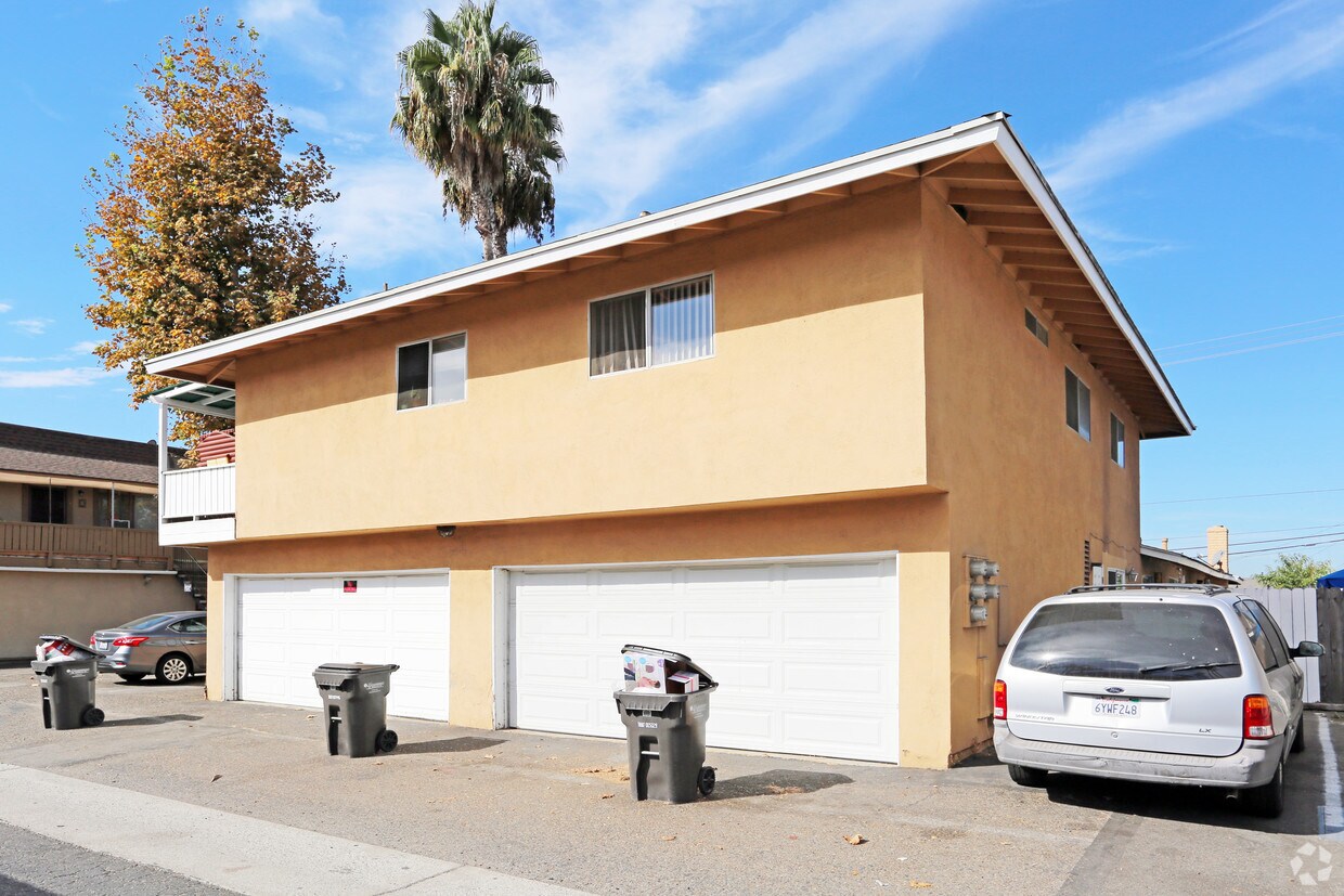 Building Photo - 16562 Goldenwest St