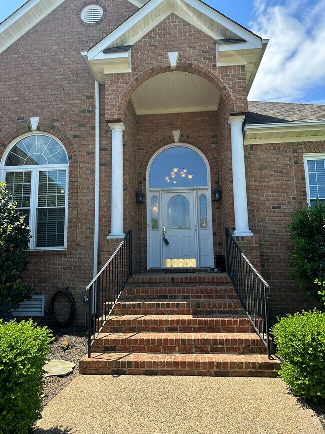 Foto del edificio - 4 Bed 3 Bath Single Family Home