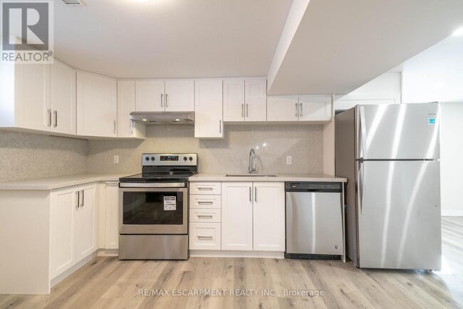 Photo du bâtiment - 196 Upper Paradise Rd