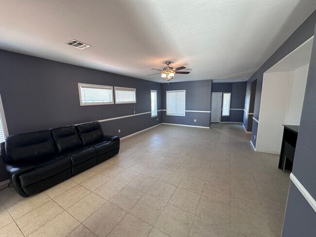 Foto del edificio - Single Story 3 Bed/2 Bathroom Home