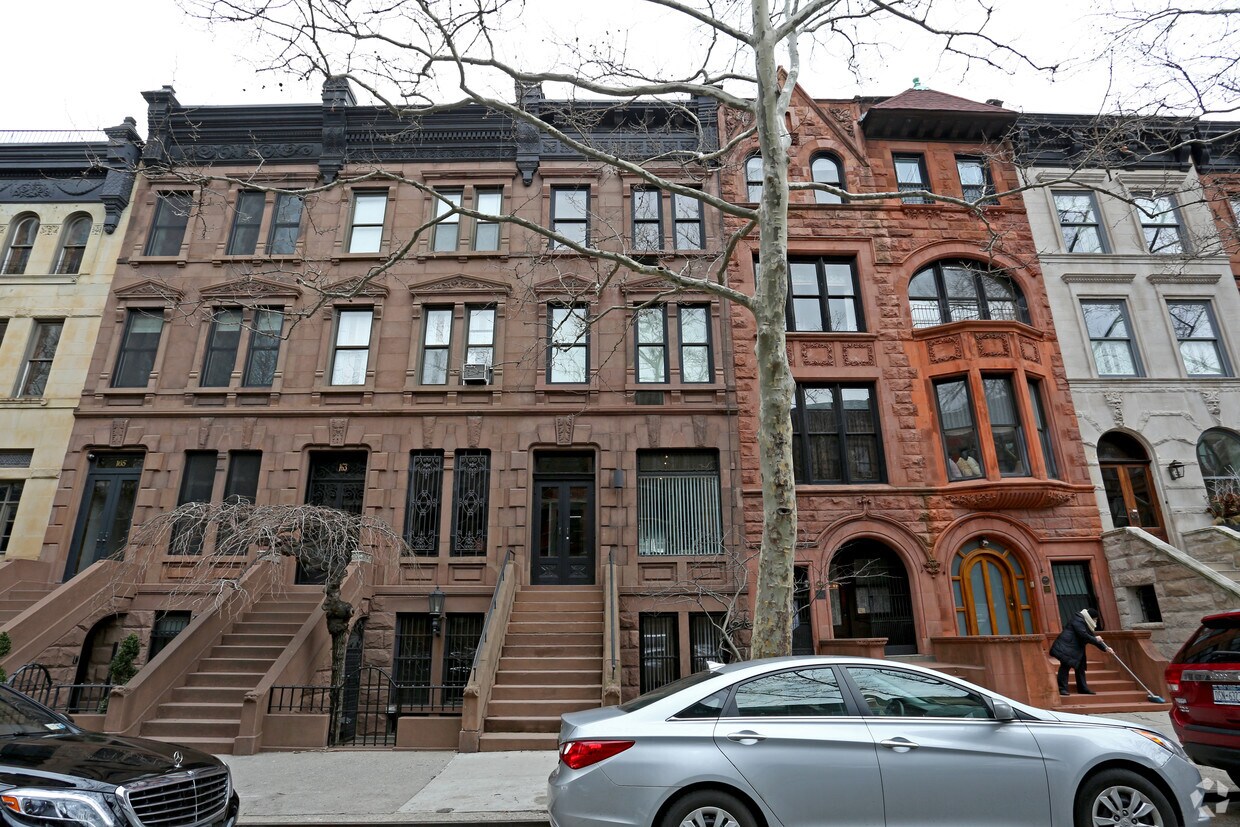Building Photo - 161 W 88th St