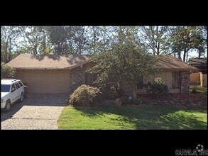 Building Photo - 820 N Shackleford Rd