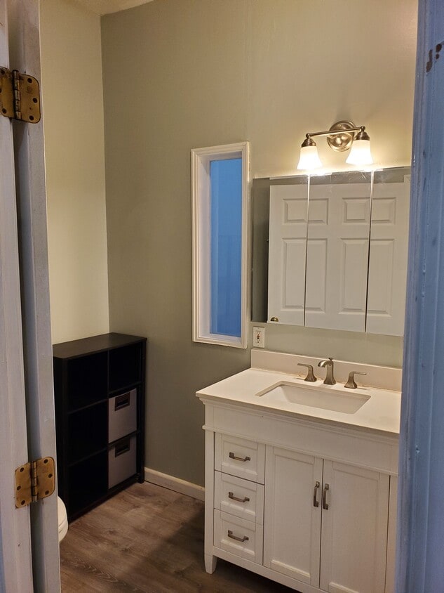 Private bathroom - 1620 N Calvert St