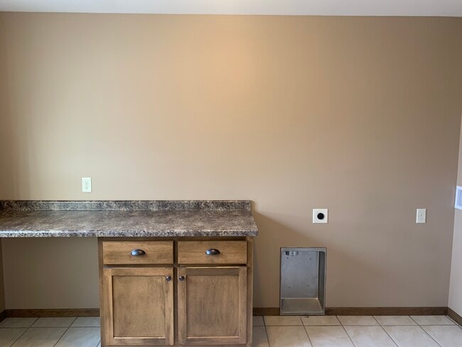 Building Photo - 912 E Wisconsin St