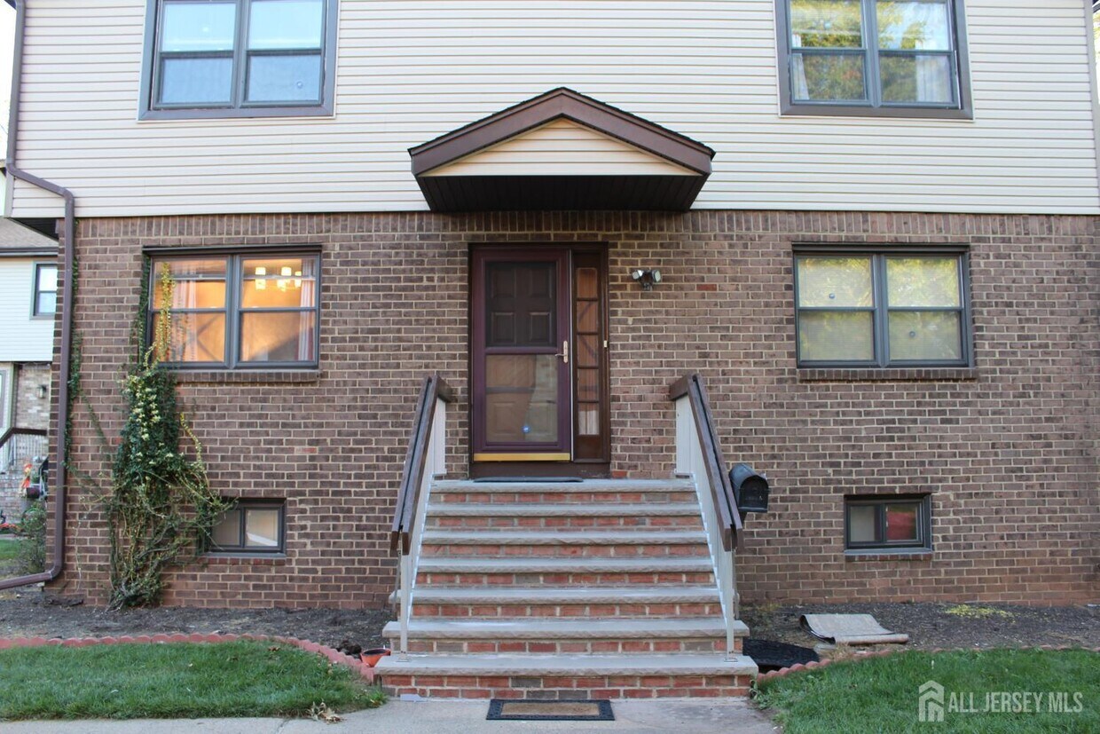 Foto principal - 707 Merrywood Dr