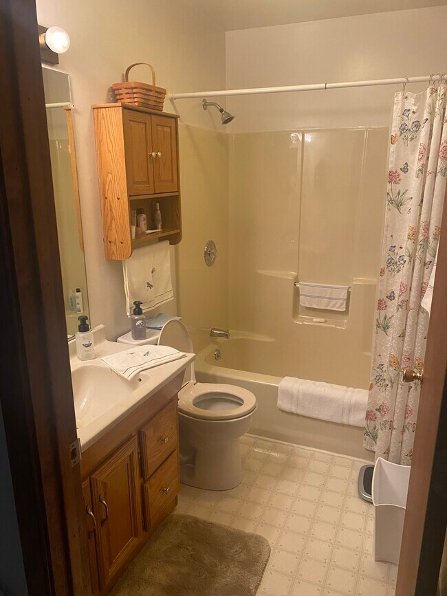 Building Photo - 276 Landis Ln