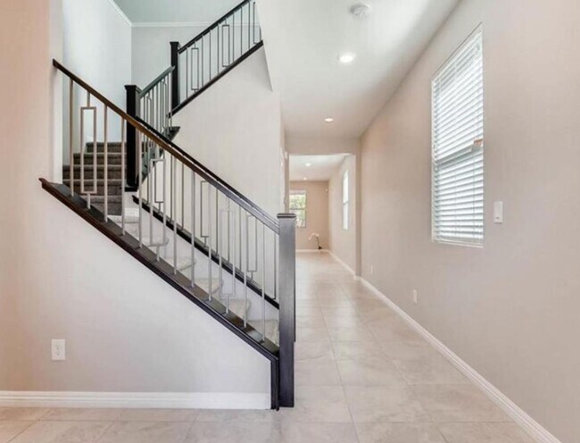 Building Photo - ADORABLE HOME IN SUMMERLIN!!! 5 BEDROOMS!
