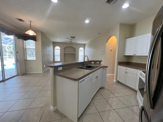 Building Photo - 4970 Easter Terrace