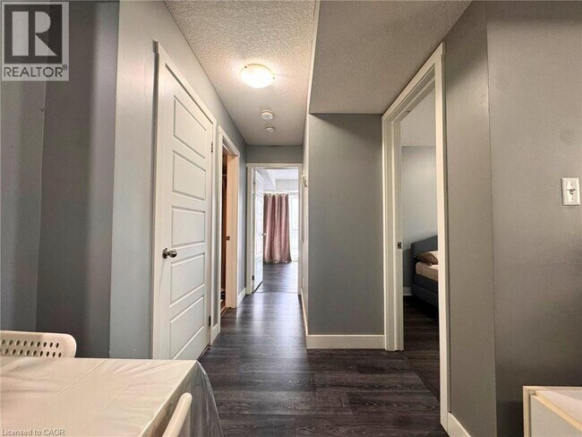 Photo du bâtiment - 361 Lancaster St W