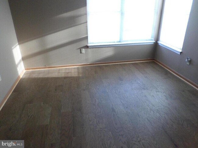 Foto del edificio - 8623 Beekman Pl