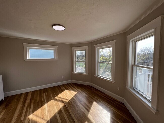Foto del edificio - 344-346-346 Hyde Park Ave