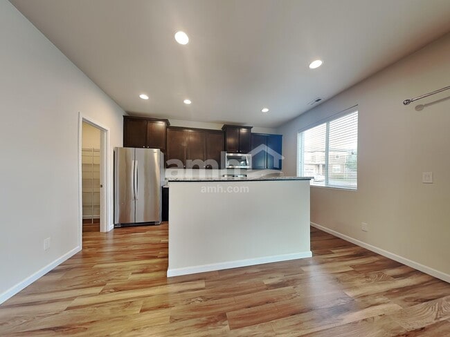 Building Photo - 2741 Link Ave