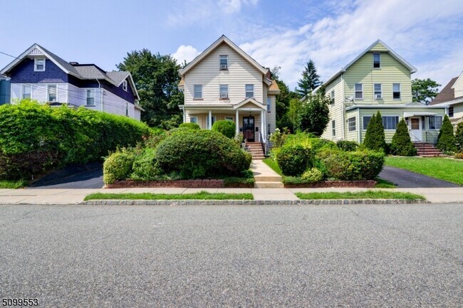 Building Photo - 24 N Willow St