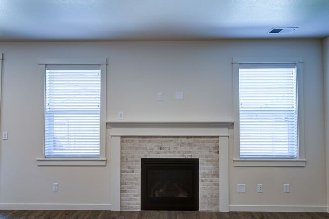 Building Photo - 20460 SE Senden Ln