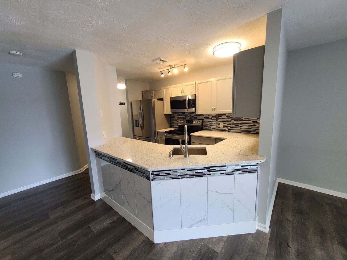 Foto principal - 2 Bed, 1 Bath Condo at Stoney Creek