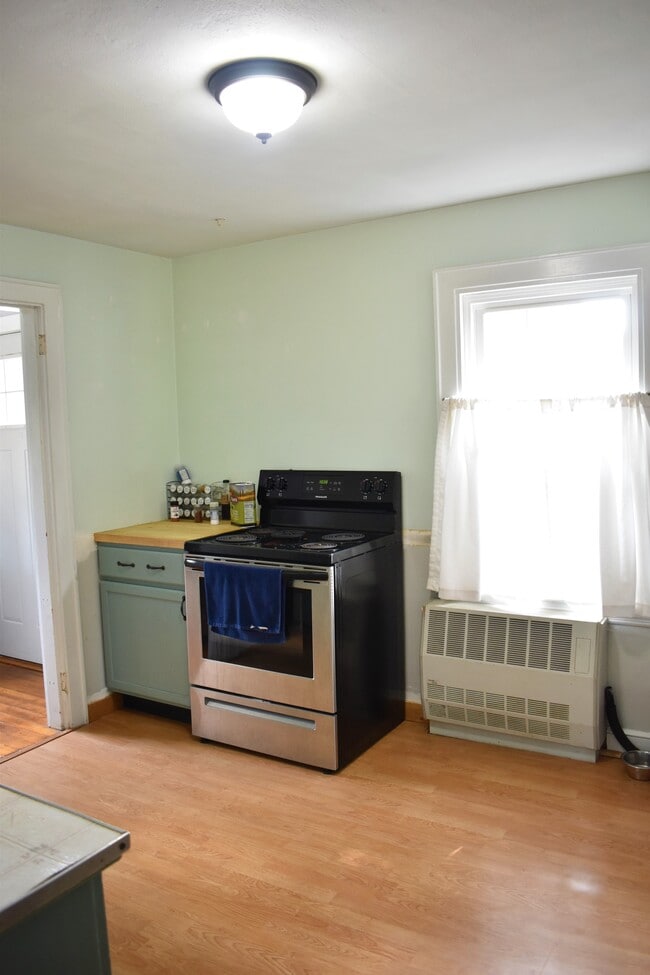 Kitchen - 1233 Broadway
