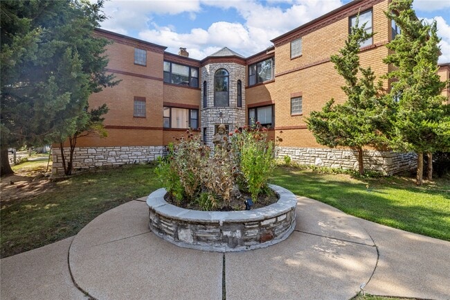 Building Photo - 4931 Jamieson Ave