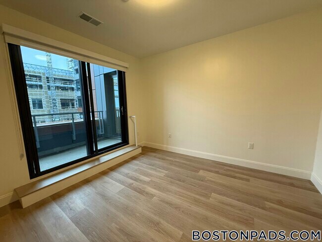 Building Photo - 1079 Commonwealth Ave