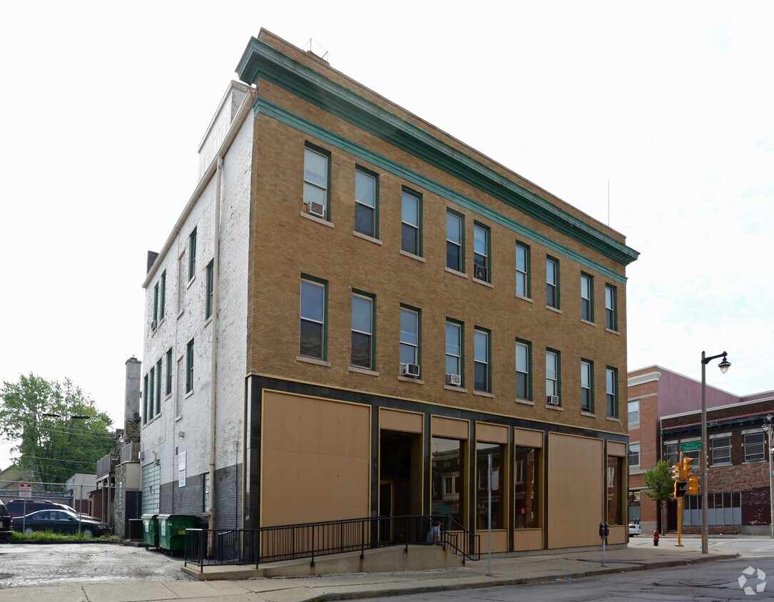 Building Photo - Brand Building