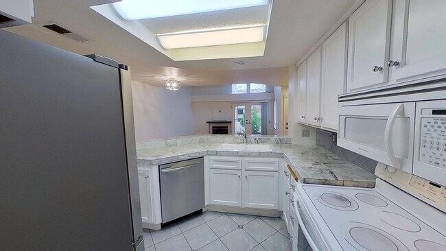 Foto del edificio - **MOVE-IN SPECIAL!!* 2 Bed Condominium in ...