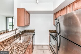 Building Photo - 1001 N Randolph St