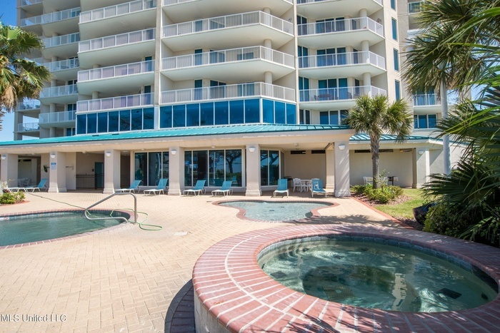 Foto principal - Stunning condo with perfect coastal breeze...