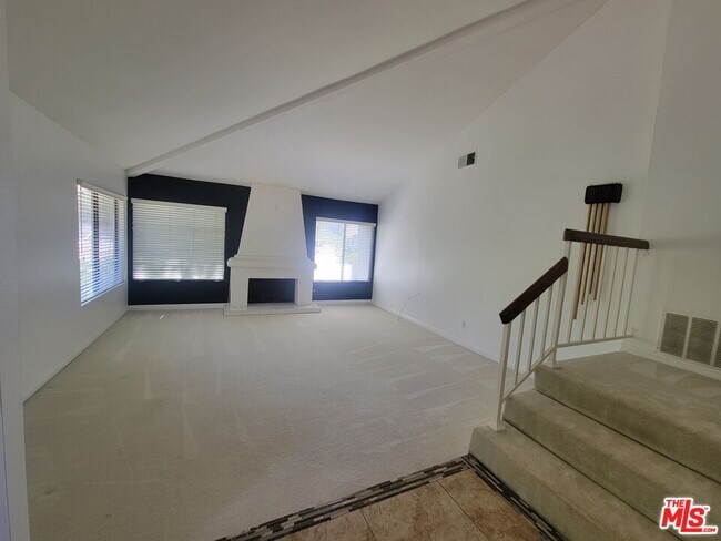 Building Photo - 387 Trabuco Canyon Way