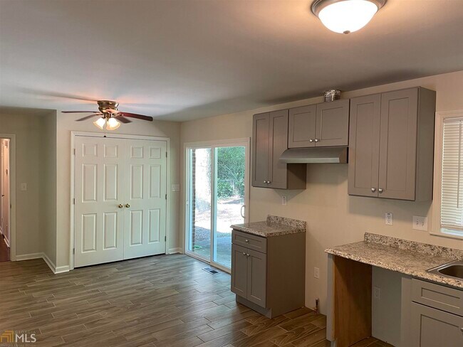 Building Photo - 2453 Kelly Lake Dr