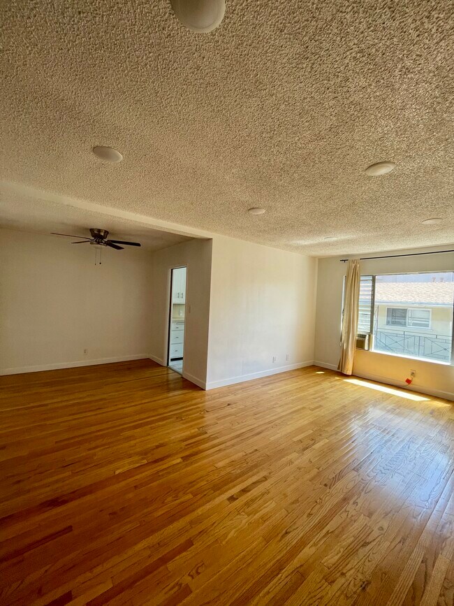 Foto del edificio - 1224 N Mansfield Ave