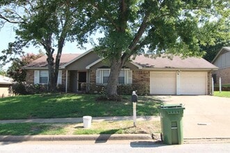Building Photo - 745 Spring Valley Dr