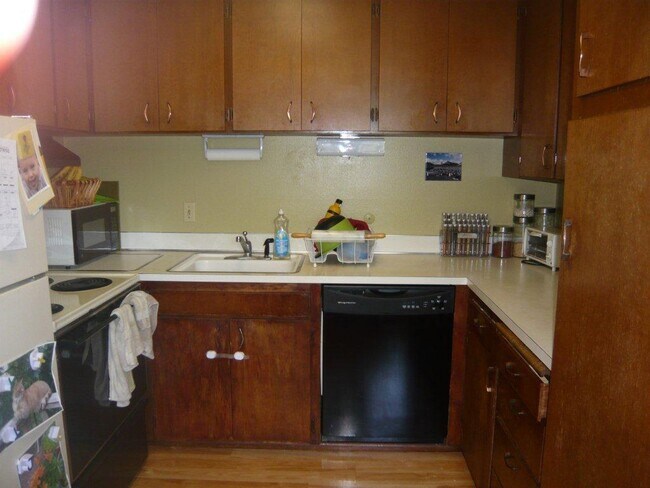 Kitchen - 7300 5th Ave NE