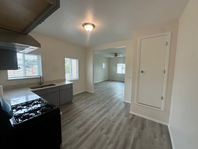 Foto del edificio - 2715 1/2 Alsace Ave