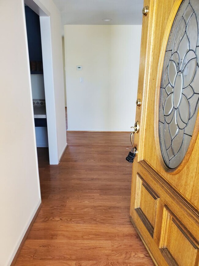 Foto del edificio - Wonderful Mid Century Home available for lease