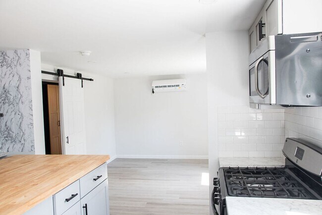 Building Photo - 124 W. First Ave./1 Bedroom, 1 Bath Apartment