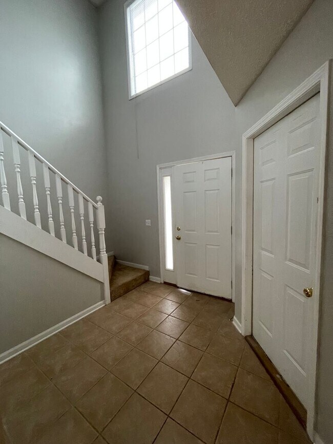 Foto del edificio - Dunwoody Townhomes - End Unit!