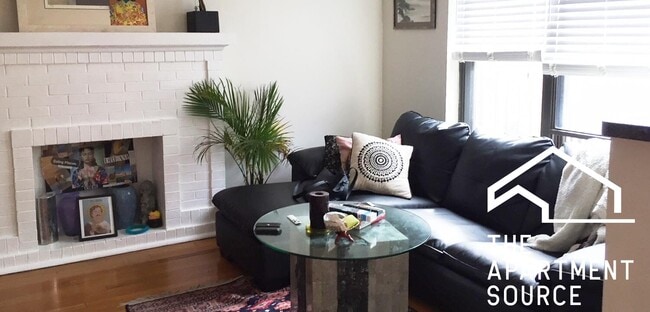 Building Photo - 722 W Roscoe St