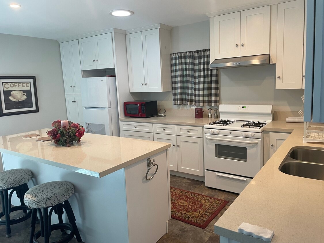 Foto principal - 5865 Lake Murray Blvd