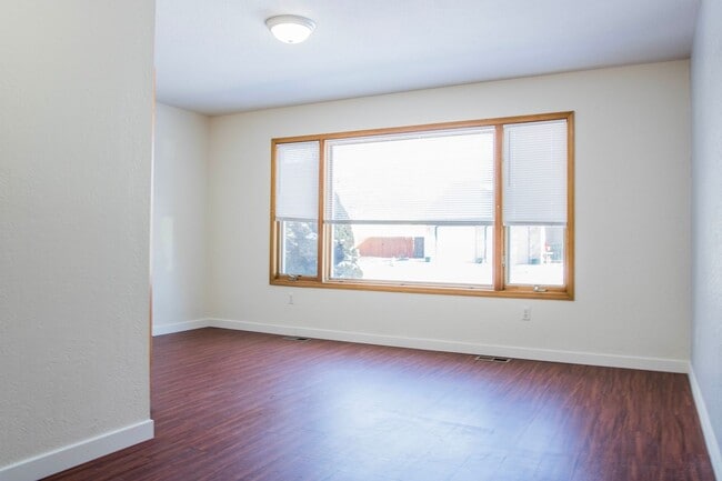 Building Photo - Ranch Style 3 Bedroom Home by Main Street Windsor!