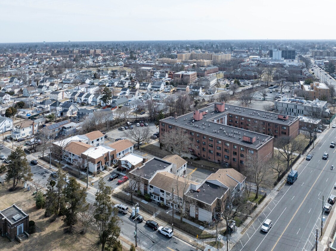 Foto aérea - Clinton Court Apartments