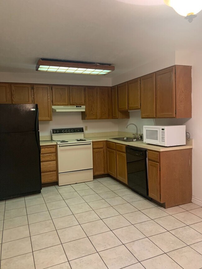 Foto del edificio - 4748 Burch Creek Dr