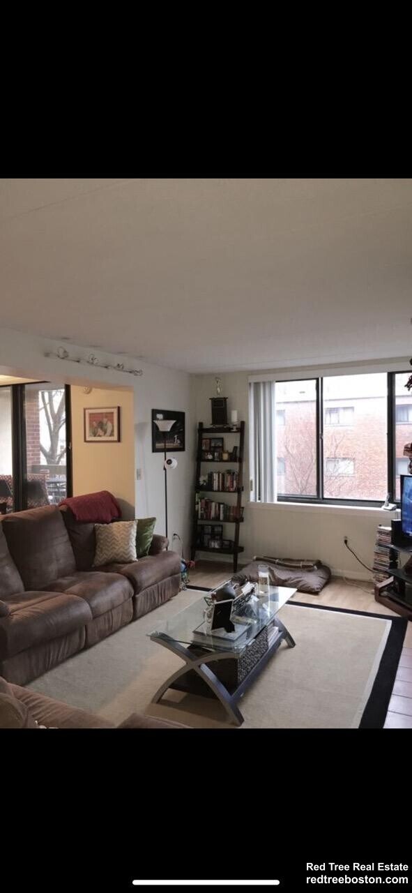 Foto del edificio - 90 Brainerd Rd