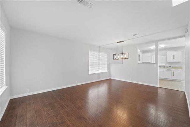 Building Photo - 3010 Elderberry Dr