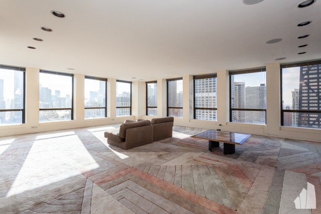 Foto del edificio - 261 E Chestnut St