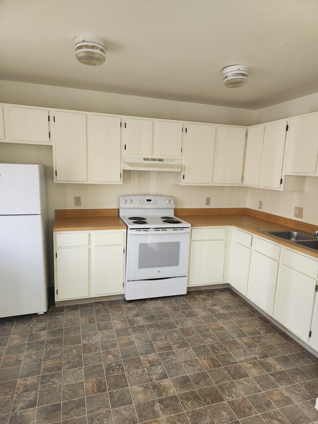 Building Photo - 905 Mt Werner Cir