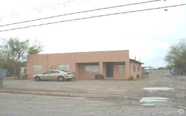 Building Photo - Tri-plex, SFR and Duplex