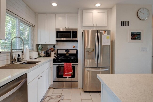 Building Photo - 75240 Camello Ct N