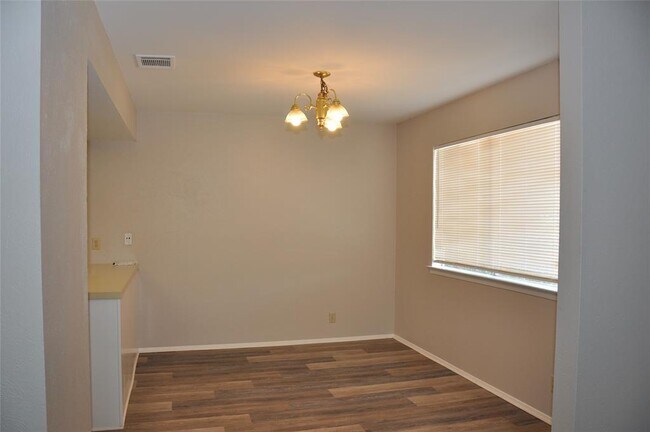 Building Photo - 10810 Topperwein Dr