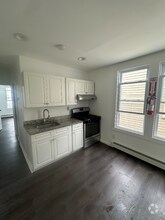 Building Photo - 41 Hinsdale Pl